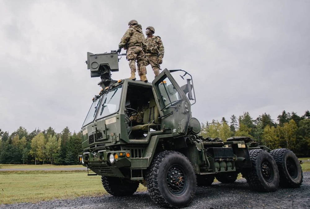 Paracaidistas del Ejército de EE.UU. prueban nuevo sistema CROWS