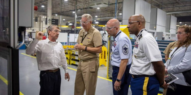 Director de la Agencia de Gestión de Contratos de Defensa visita SIG SAUER