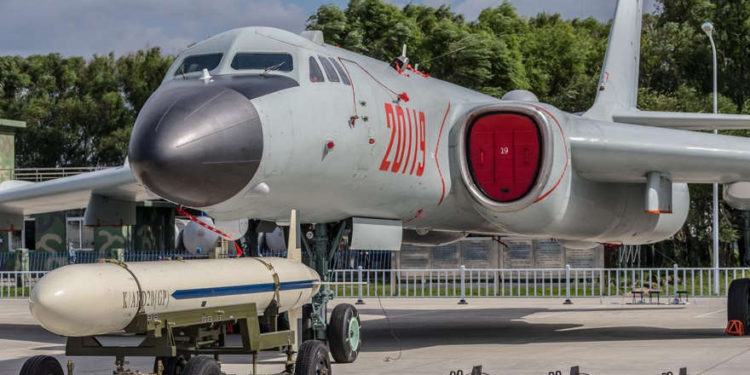 En desafío a EE. UU., China arma sus bombarderos H-6 con nuevo misil antibuque