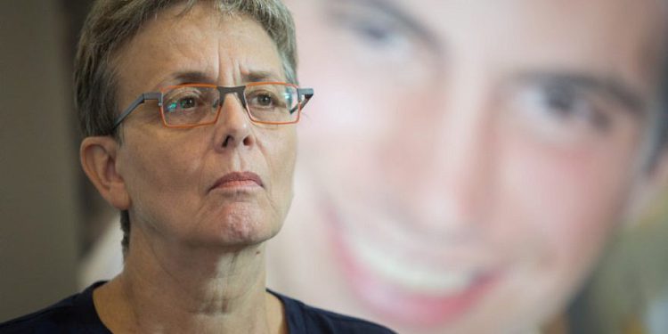 Leah Goldin, madre del fallecido soldado israelí Hadar Goldin, cuyos restos están retenidos por la organización terrorista Hamas en la Franja de Gaza, asiste a una conferencia de prensa el 5 de agosto de 2018. Foto de Hadas Parush / Flash90.