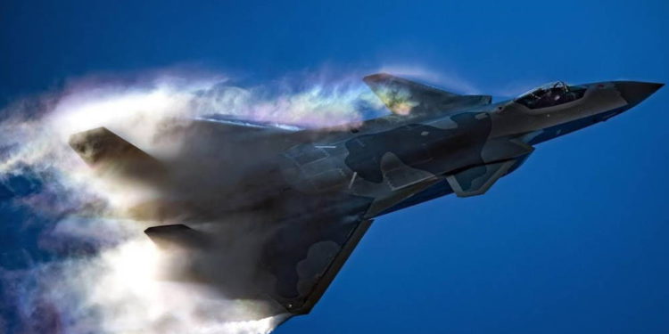 Por qué China piensa que su caza J-20 es mejor que el F-35