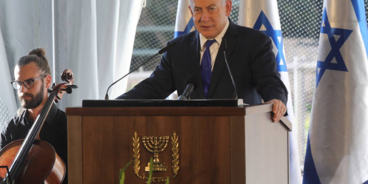 El primer ministro Benjamin Netanyahu habla en una conferencia de prensa en Hebrón, el 4 de septiembre de 2019. (Crédito de la foto: MARC ISRAEL SELLEM / THE JERUSALEM POST)