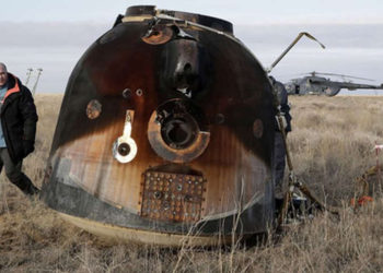 Cápsula espacial Soyuz de Rusia retorna a la Tierra con robot humanoide a bordo