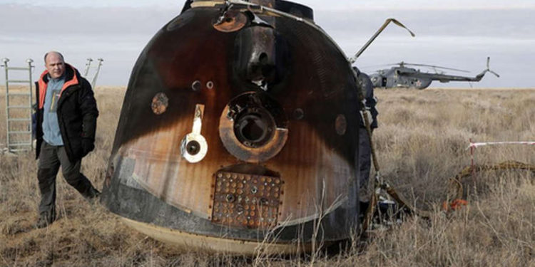 Cápsula espacial Soyuz de Rusia retorna a la Tierra con robot humanoide a bordo