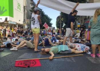 Miles protestan por el cambio climático en las calles de Tel Aviv. (Crédito de la foto: XR ISRAEL)