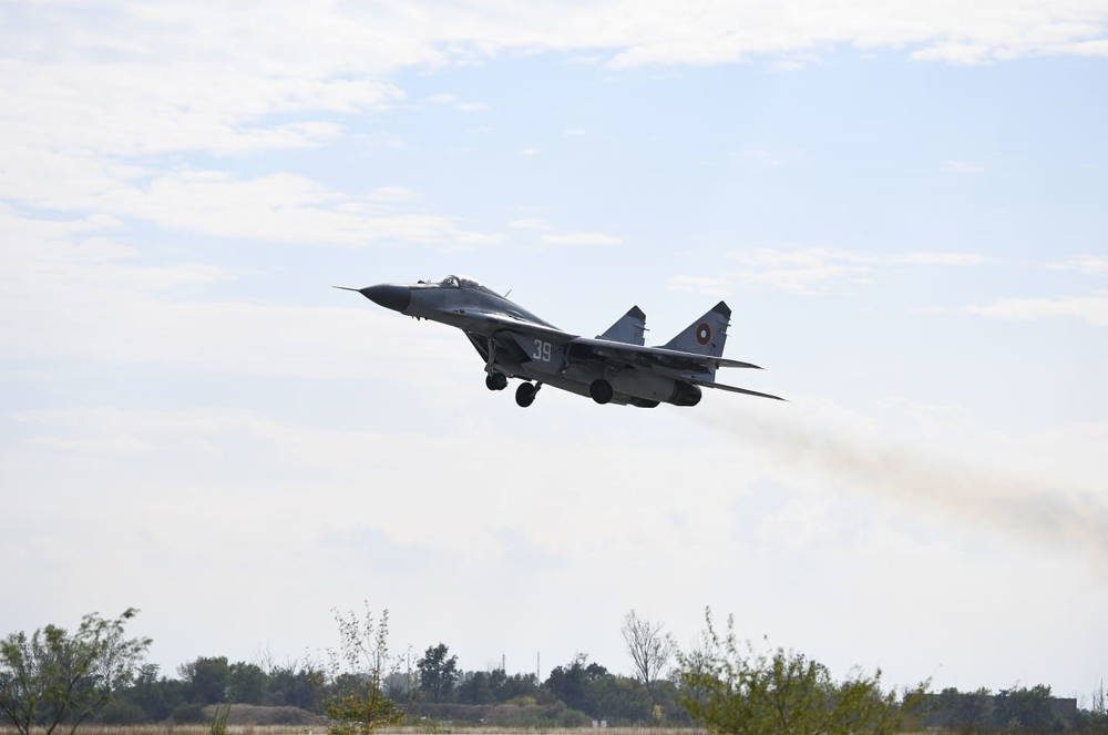 Cazas F-16 de la USAF realizaron entrenamiento aire-aire con MiG-29 de Bulgaria