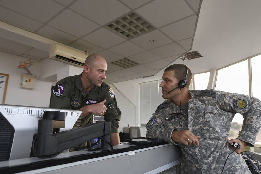 Cazas F-16 de la USAF realizaron entrenamiento aire-aire con MiG-29 de Bulgaria