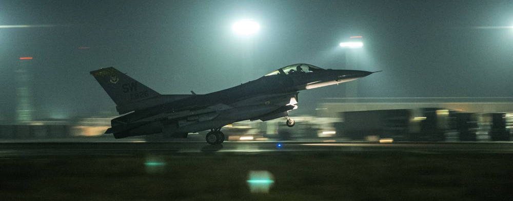 Fuerza Aérea de EE.UU. despliega cazas F-16 en Afganistán