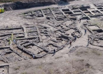 Incluso los arqueólogos están atónitos: gigantesca ciudad prehistórica encontrada en Israel. En Esur fue objeto de excavaciones en las décadas de 1960 y 1990. Pero en 2017 la Autoridad de Antigüedades de Israel lanzó expedición