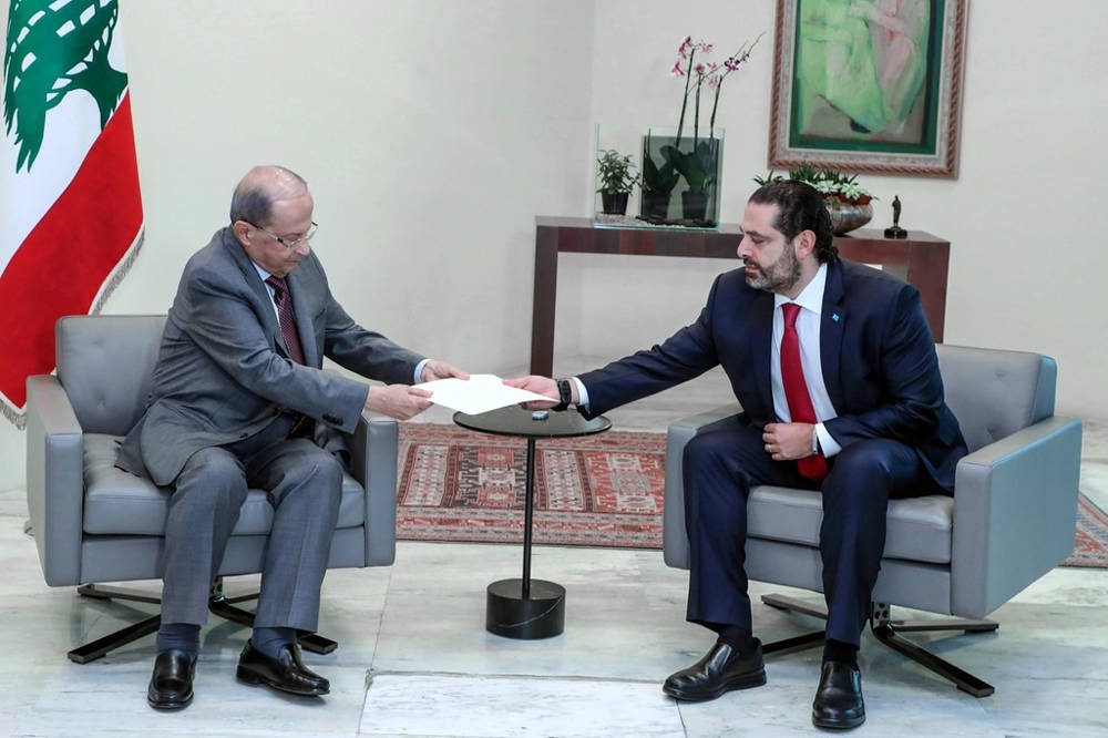 El presidente de Líbano Michel Aoun recibe la carta de renuncia del primer ministro Saad Hariri, en el palacio presidencial de Baabda. Dalati y Nohra, HO