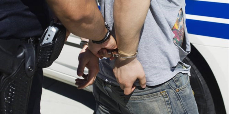 Joven que obligó a niño judío a besar zapatos de compañero musulmán es arrestado - iStock