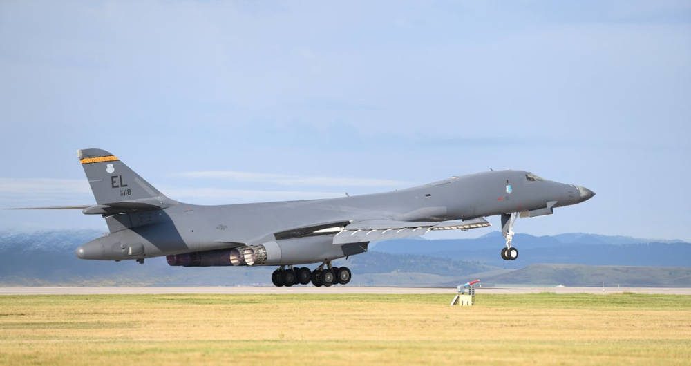 Un B-1B del 28o Ala de Bombardeo despega de la Base de la Fuerza Aérea Ellsworth en septiembre de 2019.