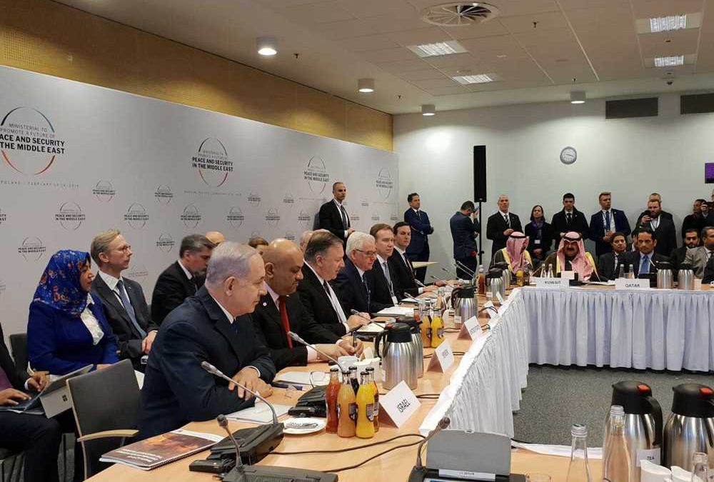 El primer ministro Benjamin Netanyahu (izquierda, primer plano) con otros líderes en la conferencia sobre Paz y Seguridad en el Medio Oriente en Varsovia, el 14 de febrero de 2019. (Amos Ben Gershom / GPO)