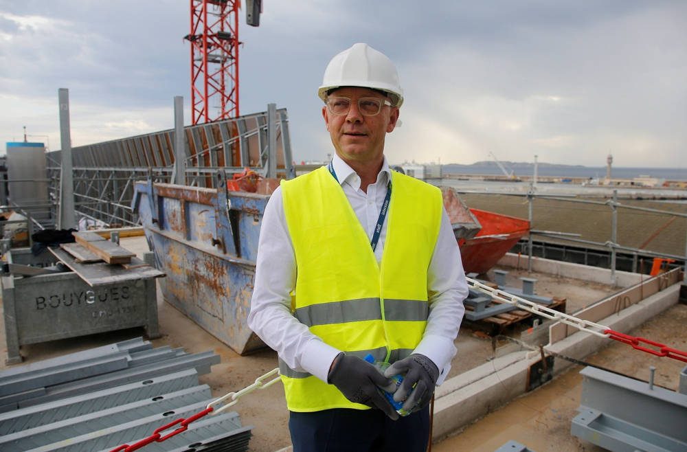 El director gerente de Interxion, Fabrice Coquio, es visto en el sitio de construcción del centro de datos Interxion MRS3, instalado en una antigua base submarina alemana construida durante la Segunda Guerra Mundial en Marsella, el martes