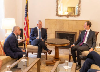 Kushner se reúne por primera vez con Gantz en Jerusalem