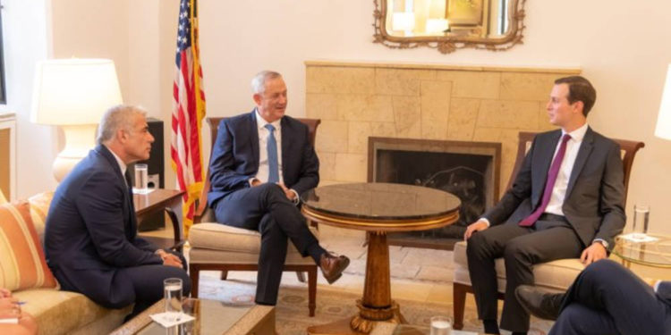 Kushner se reúne por primera vez con Gantz en Jerusalem