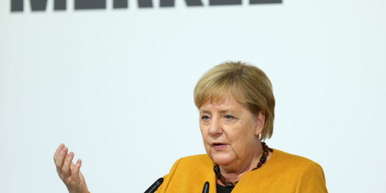 Merkel da negativo a prueba de coronavirus