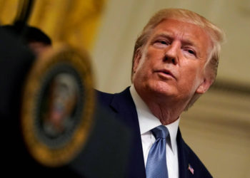 Trump: Podemos estar llegando a la cima de la “curva” del brote de coronavirus