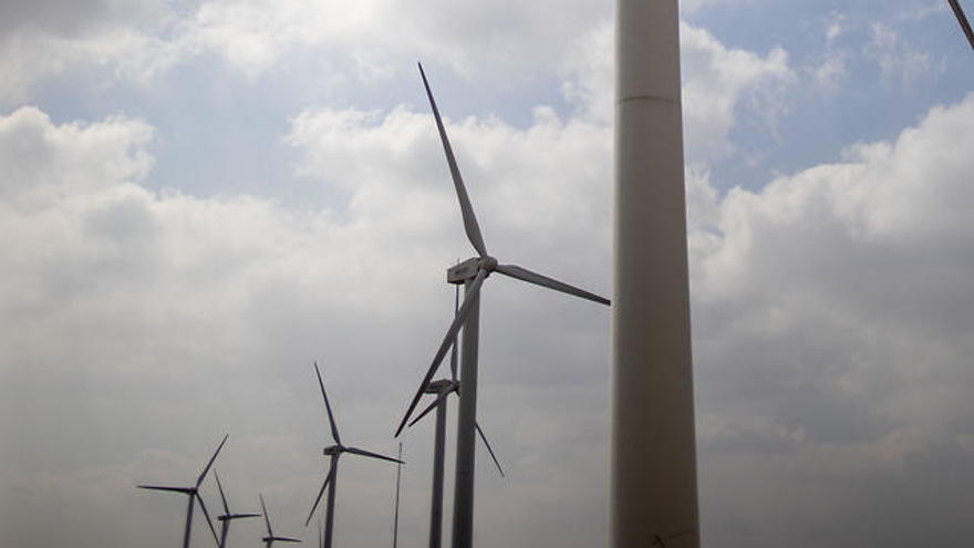 Las turbinas eólicas producen energía en el monte. Gilboa en el norte de Israel (Foto: AP)