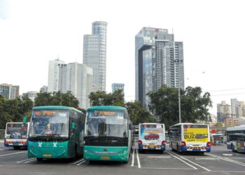 DENTRO DE CUALQUIER acuerdo en Israel, es fundamental asegurarse de que nadie se vea obligado a trabajar en Shabat, como en el caso de los conductores de autobuses o trabajadores de la construcción".