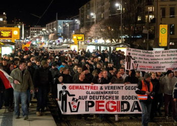 Una marcha de PEGIDA en Dresde en 2015 | Archivos: EPA / Arno Burgi