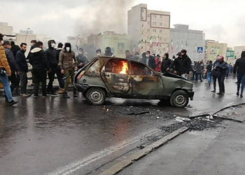 Manifestante de Irán habla con una emisora israelí arriesgando su vida