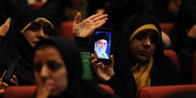 Las mujeres Basij asisten a una reunión durante la Semana Basij en la capital iraní, Teherán, el 24 de noviembre de 2019. (Atta Kenare / AFP)