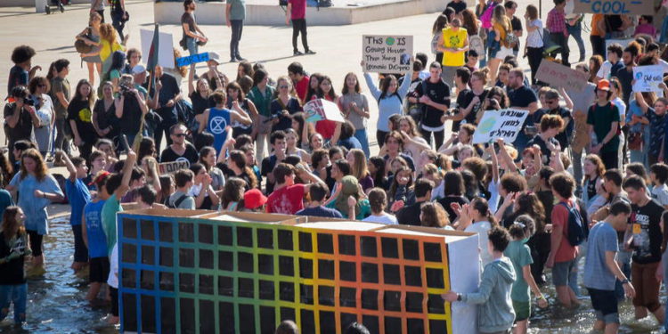 Cientos de manifestantes se reúnen en Tel Aviv para exigir medidas contra el cambio climático