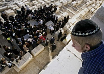 Ceremonia conmemorativa que marca un año desde la muerte del rabino y Rivka Holtzberg