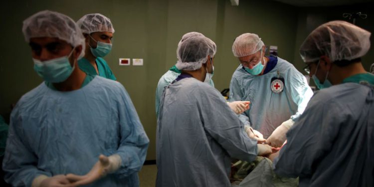 Palestinos critican el turismo realizado por médicos voluntarios en Israel y Gaza
