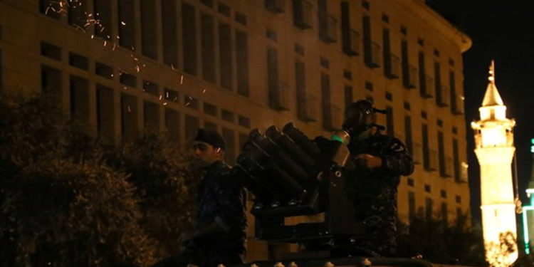 Partidarios de Hezbolá intentan asaltar la plaza en Beirut