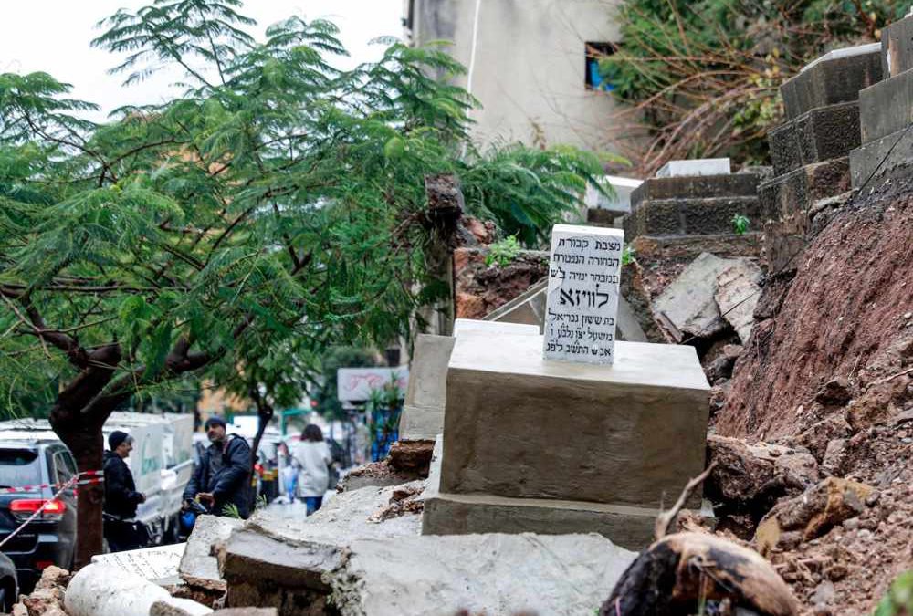 Inundaciones arrasan con tumbas en el único cementerio judío de Beirut