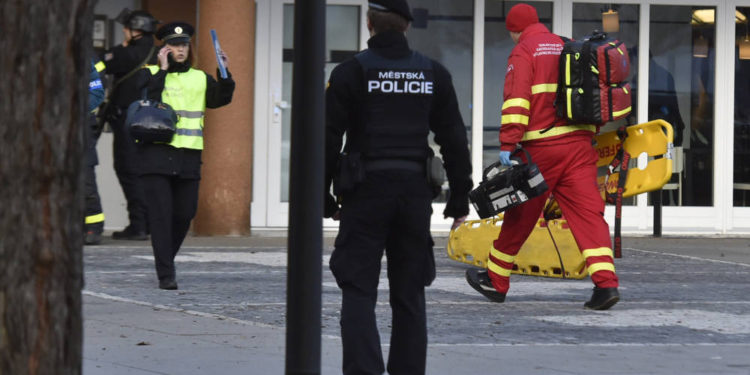 Tiroteo en hospital de República Checa deja seis muertos