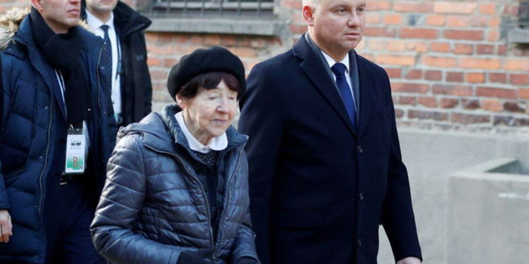 Presidente de Polonia visita Auschwitz junto a sobrevivientes del Holocausto