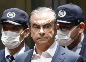 Interpol notifica a Líbano sobre el ex presidente de Nissan tras su fuga de Japón