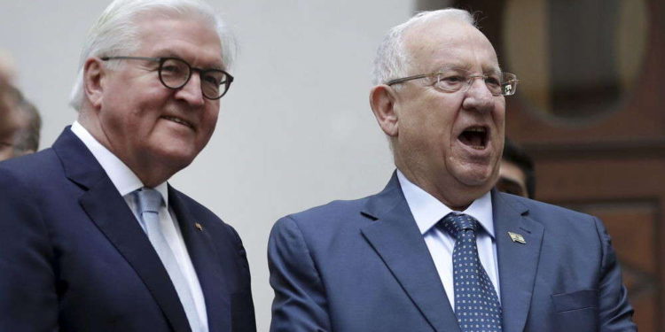 Rivlin y Steinmeier visitan escuela judía en Alemania utilizada para las deportaciones nazis