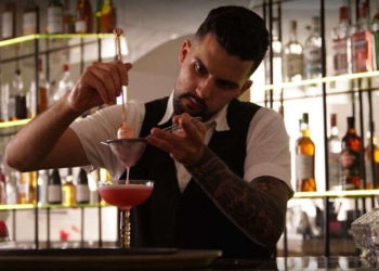 El primer bar kosher de Ucrania se mantiene fiel a sus raíces judías