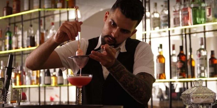 El primer bar kosher de Ucrania se mantiene fiel a sus raíces judías