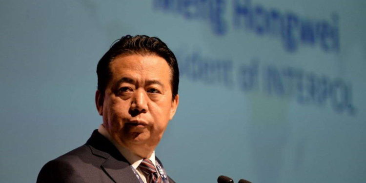 China condena al ex jefe de Interpol a 13 años de cárcel