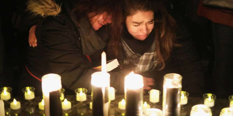 Iraníes entierran a muertos del avión derribado tras días de protestas contra el régimen