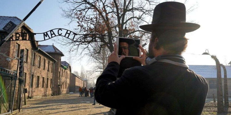 Récord de 2.3 millones de personas visitaron Auschwitz en 2019