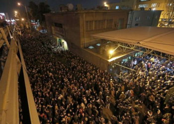 Embajador del Reino Unido arrestado durante manifestación contra el régimen en Irán