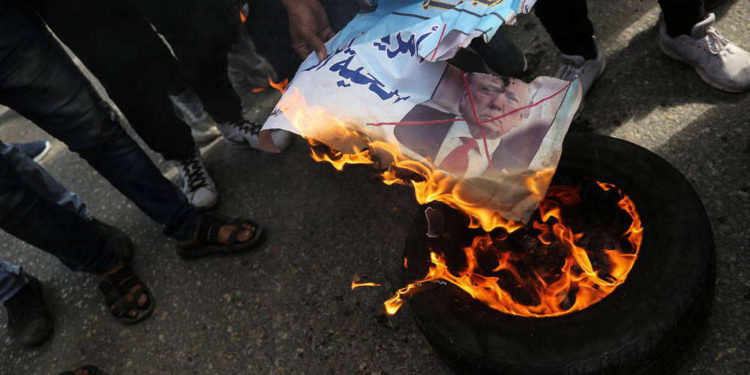Para los palestinos, el odiado plan de paz de Trump trae armonía interna