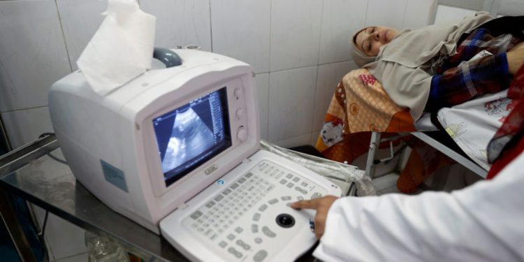 Egipto detiene a médico y padres de niña que murió tras una mutilación genital