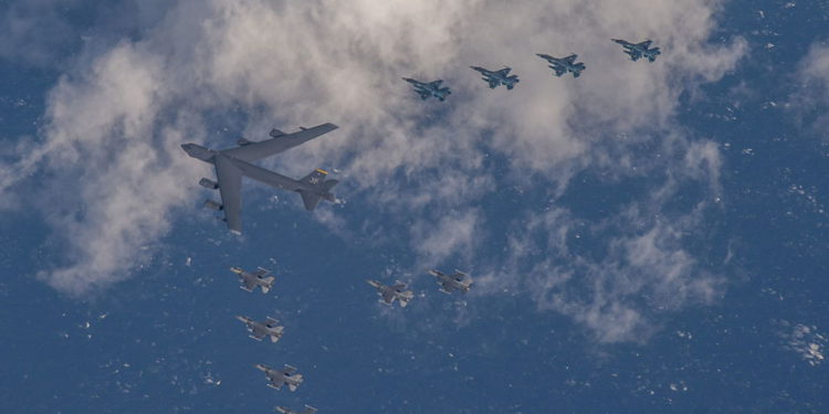 EE.UU. y Japón muestran su fuerza durante entrenamiento aéreo bilateral