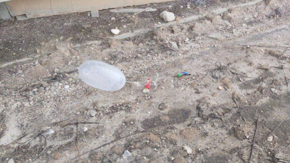 Globo con dispositivo explosivo enviado desde Gaza ( Foto: Consejo regional de Eshkol )