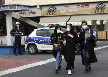 Régimen de Irán confirma solo 12 muertes por coronavirus y rechaza cifras mayores
