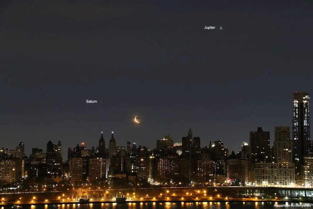 Espectáculo celeste: La Luna, tres planetas y la estrella roja Antares