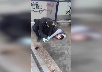 Policía de Tel Aviv detuvo a un hombre hombre sospechoso de violar la orden de aislamiento
