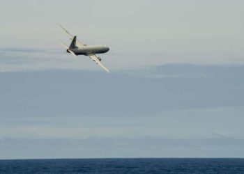Un buque de guerra chino disparó un láser a un avión de EE.UU.